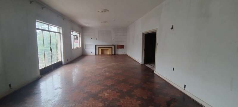 Casa à Venda no bairro Centro em Bariri imagem 1